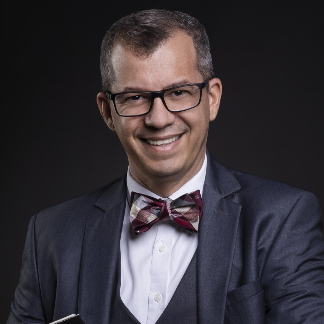 Prof. Adriano Paranaíba